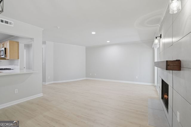 5400 Roswell Road N6, Sandy Springs, GA 30342