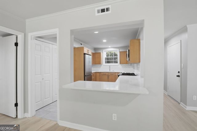 5400 Roswell Road N6, Sandy Springs, GA 30342