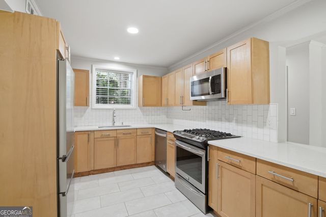 5400 Roswell Road N6, Sandy Springs, GA 30342