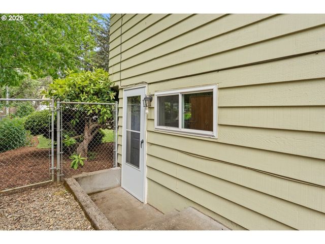 3825 Se 166TH Ct, Portland, OR 97236