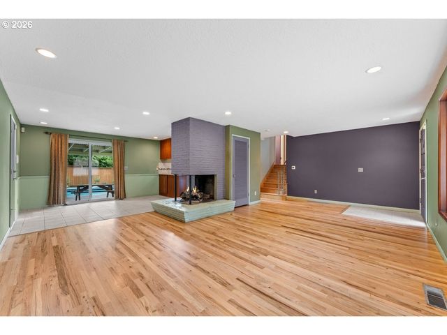 3825 Se 166TH Ct, Portland, OR 97236