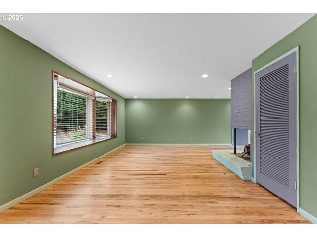3825 Se 166TH Ct, Portland, OR 97236