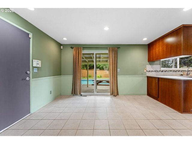 3825 Se 166TH Ct, Portland, OR 97236