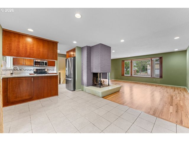 3825 Se 166TH Ct, Portland, OR 97236