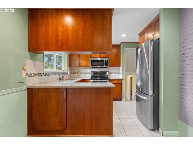 3825 Se 166TH Ct, Portland, OR 97236