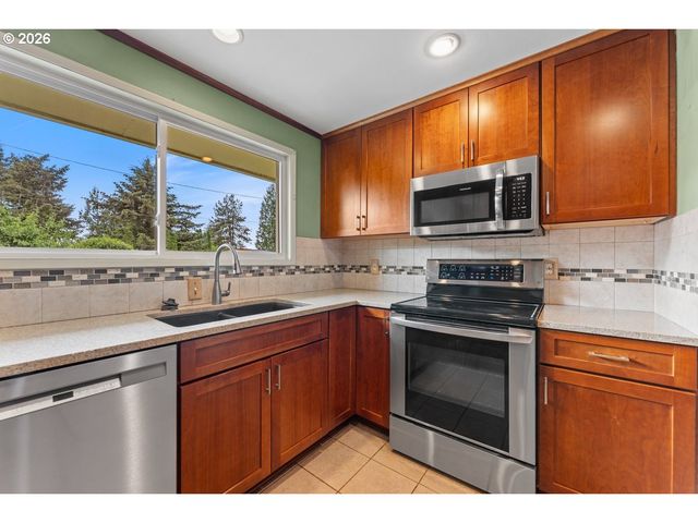 3825 Se 166TH Ct, Portland, OR 97236