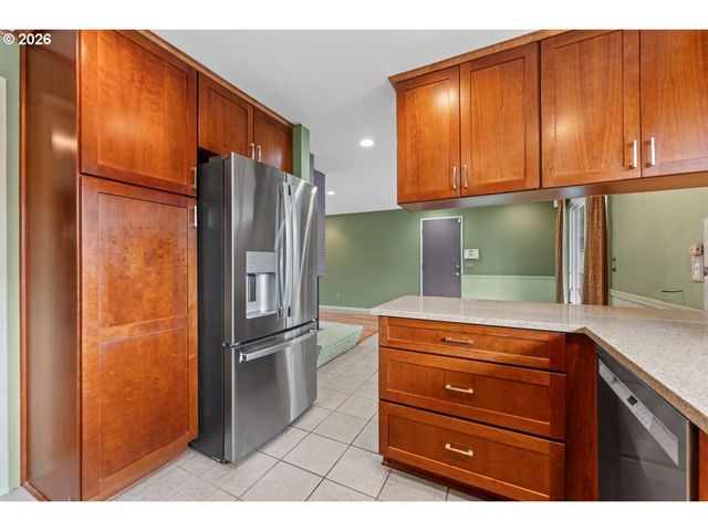 3825 Se 166TH Ct, Portland, OR 97236