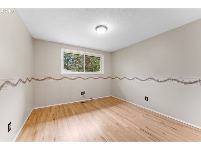 3825 Se 166TH Ct, Portland, OR 97236