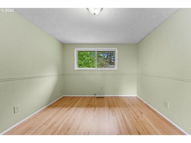 3825 Se 166TH Ct, Portland, OR 97236