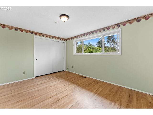 3825 Se 166TH Ct, Portland, OR 97236