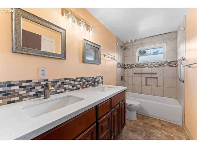 3825 Se 166TH Ct, Portland, OR 97236
