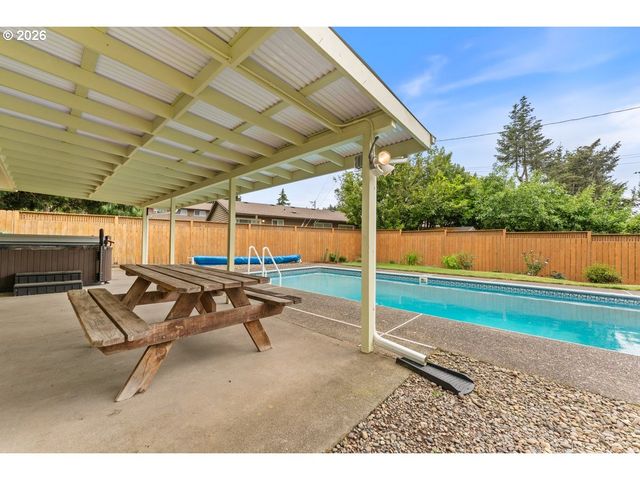 3825 Se 166TH Ct, Portland, OR 97236