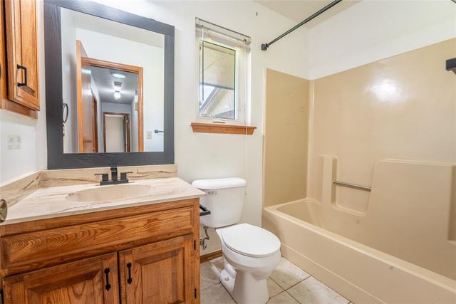 9228 Apple Drive, Midwest City, OK 73130