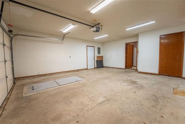 9228 Apple Drive, Midwest City, OK 73130