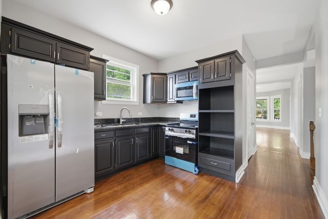 6245 S Damen Avenue, Chicago, IL 60636