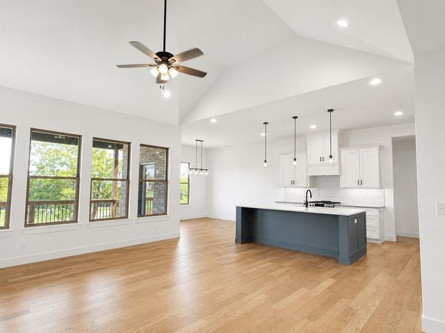 1620 W Silver Oak Drive, Springfield, MO 65810