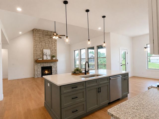 1620 W Silver Oak Drive, Springfield, MO 65810