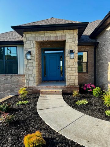 1620 W Silver Oak Drive, Springfield, MO 65810