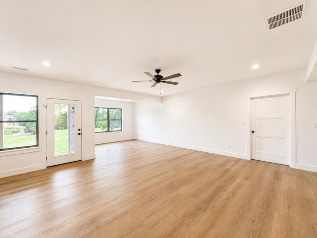 1620 W Silver Oak Drive, Springfield, MO 65810