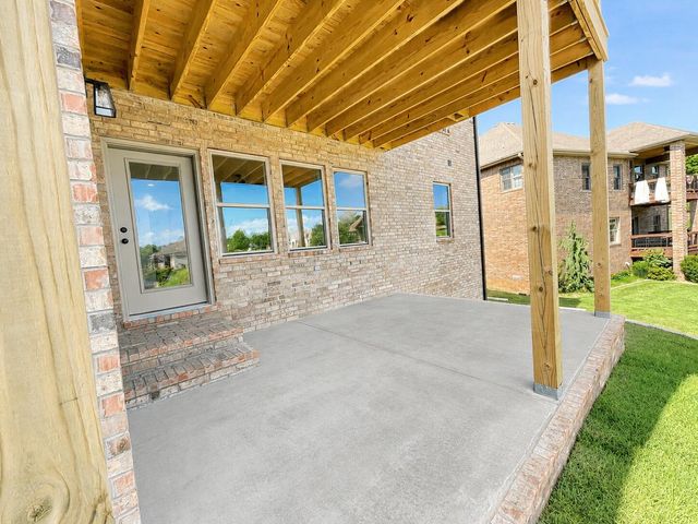 1620 W Silver Oak Drive, Springfield, MO 65810