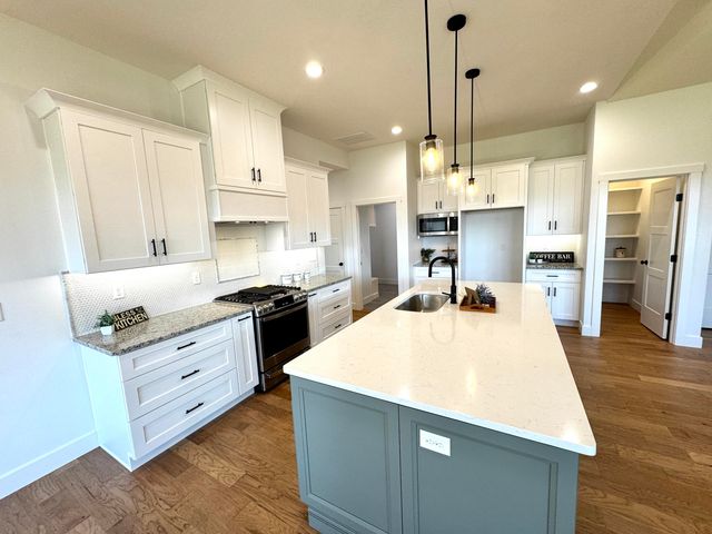 1620 W Silver Oak Drive, Springfield, MO 65810