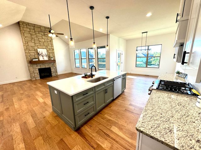 1620 W Silver Oak Drive, Springfield, MO 65810