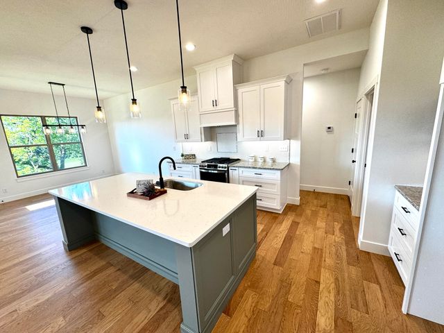 1620 W Silver Oak Drive, Springfield, MO 65810