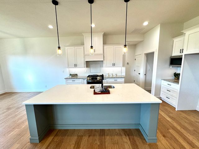 1620 W Silver Oak Drive, Springfield, MO 65810