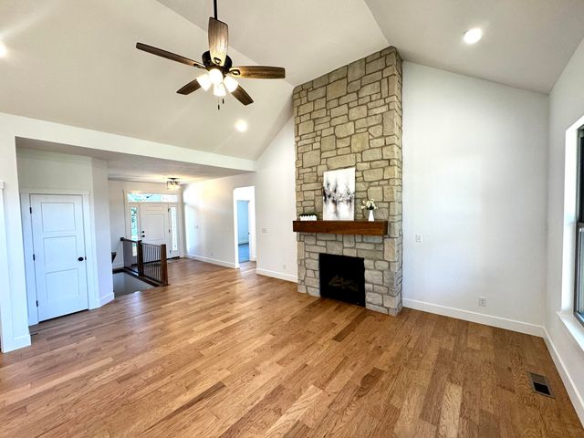 1620 W Silver Oak Drive, Springfield, MO 65810