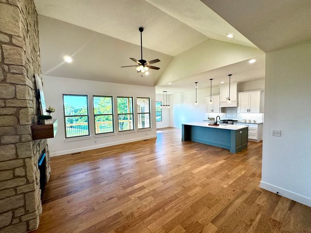 1620 W Silver Oak Drive, Springfield, MO 65810