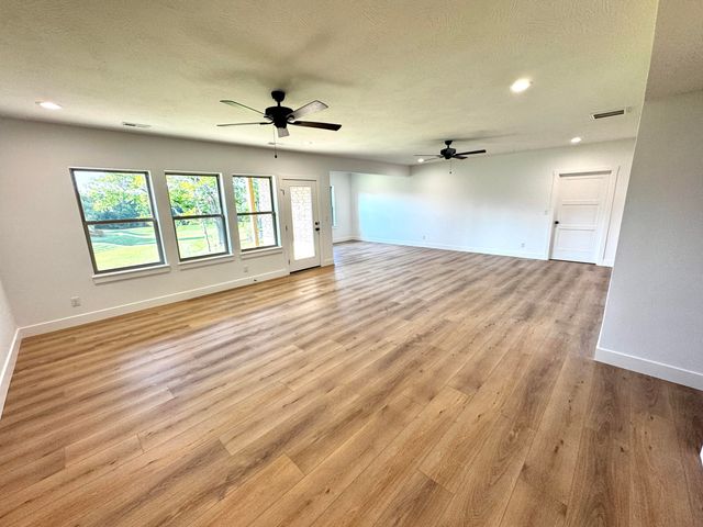 1620 W Silver Oak Drive, Springfield, MO 65810