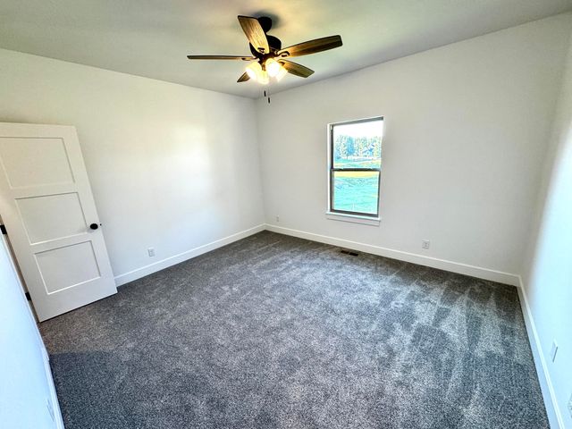 1620 W Silver Oak Drive, Springfield, MO 65810