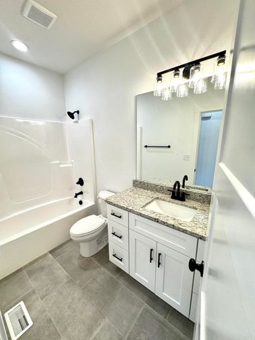 1620 W Silver Oak Drive, Springfield, MO 65810