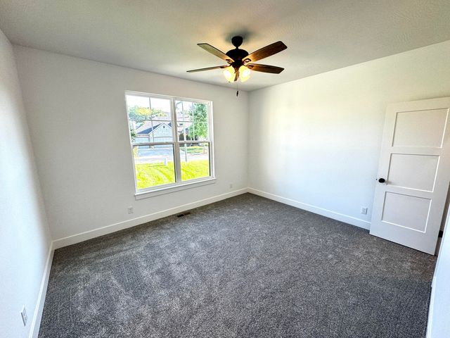 1620 W Silver Oak Drive, Springfield, MO 65810