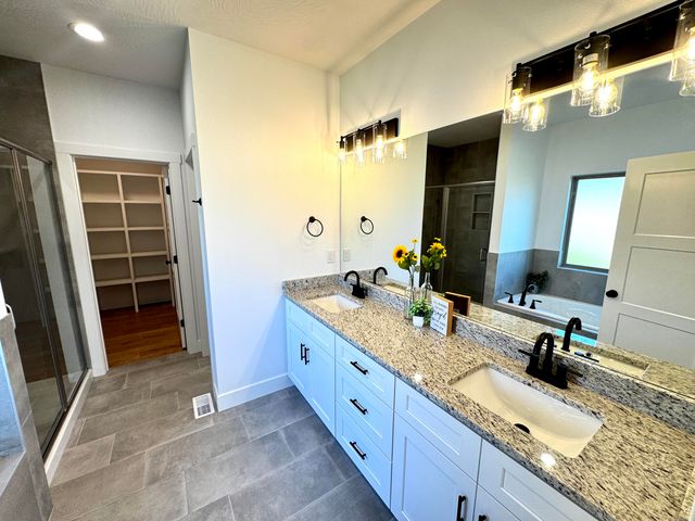 1620 W Silver Oak Drive, Springfield, MO 65810
