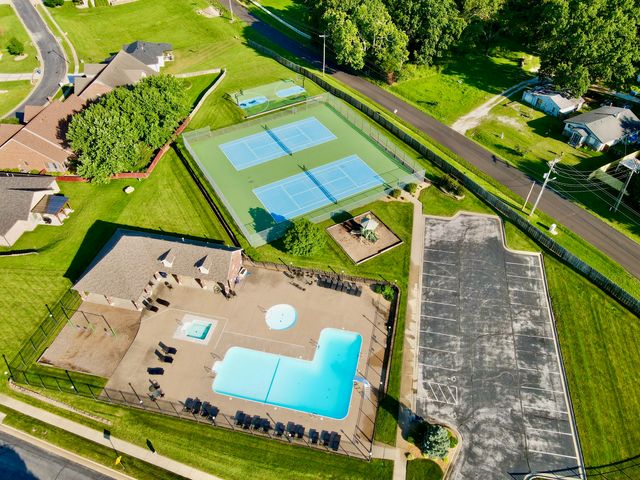 1620 W Silver Oak Drive, Springfield, MO 65810