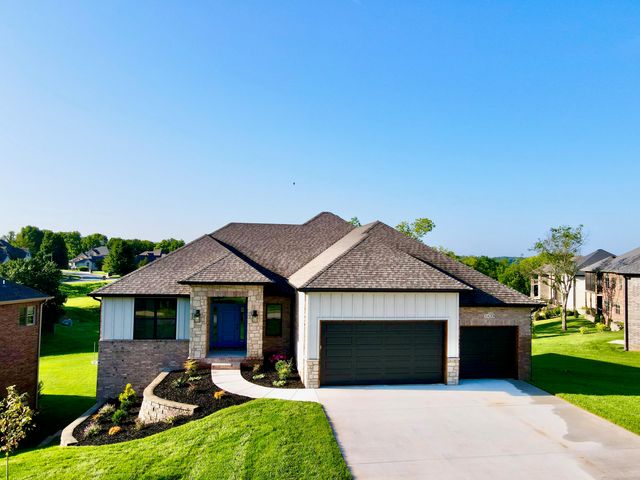 1620 W Silver Oak Drive, Springfield, MO 65810