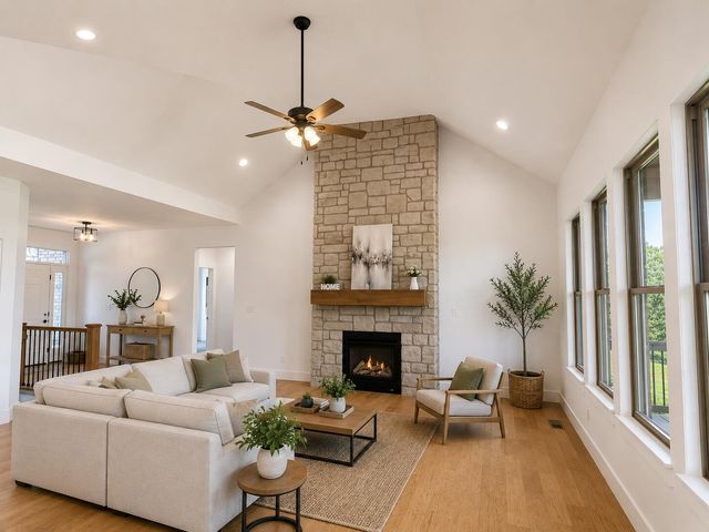 1620 W Silver Oak Drive, Springfield, MO 65810
