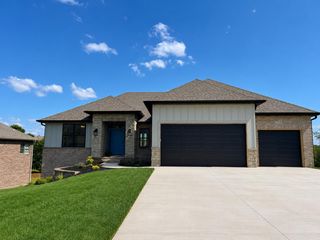 1620 W Silver Oak Drive, Springfield, MO 65810