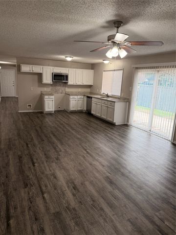 2011 Lavon Creek Lane, Arlington, TX 76006
