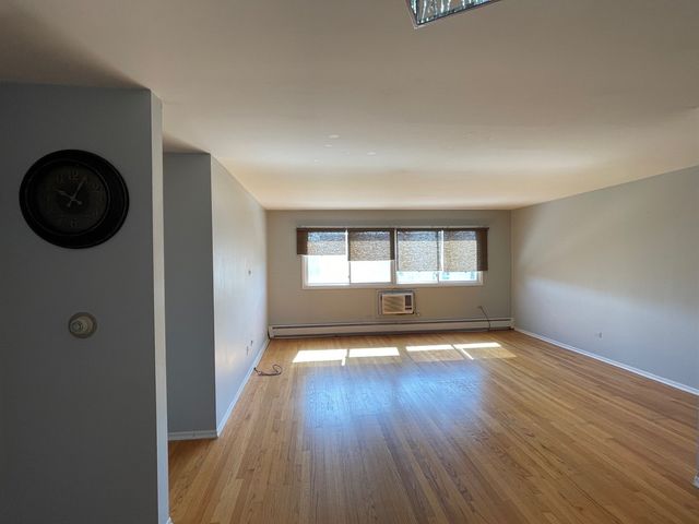 8203 Niles Center Road 3C, Skokie, IL 60077