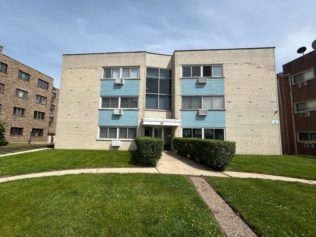 8203 Niles Center Road 3C, Skokie, IL 60077