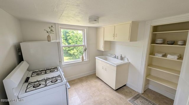 677 Locust Point Road, Rumson, NJ 07760