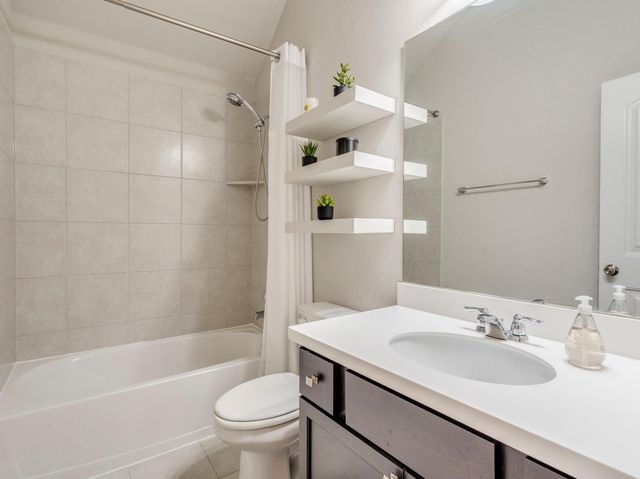 713 Vista Gardens DR, Buda, TX 78610