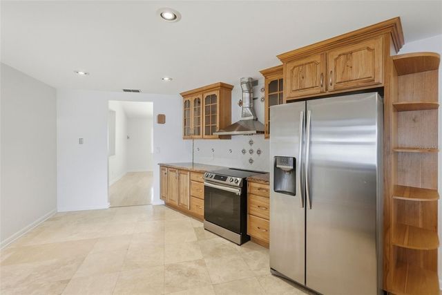 2300 S SHORE DRIVE SE, St Petersburg, FL 33705