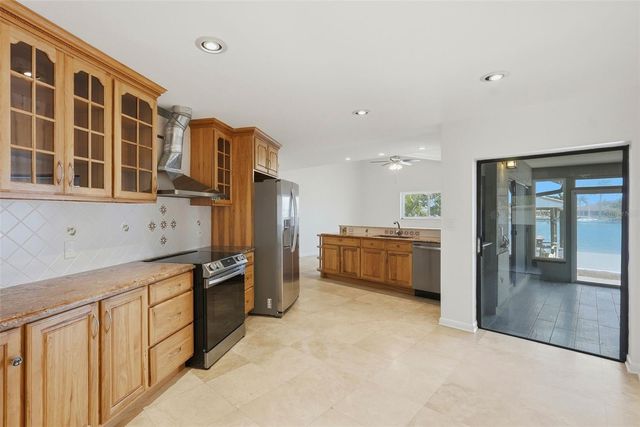 2300 S SHORE DRIVE SE, St Petersburg, FL 33705