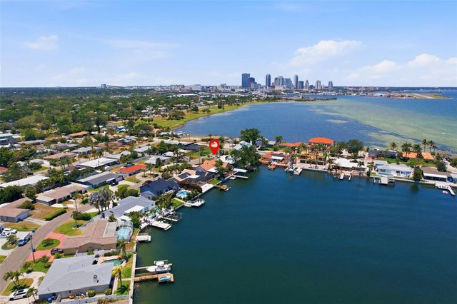 2300 S SHORE DRIVE SE, St Petersburg, FL 33705