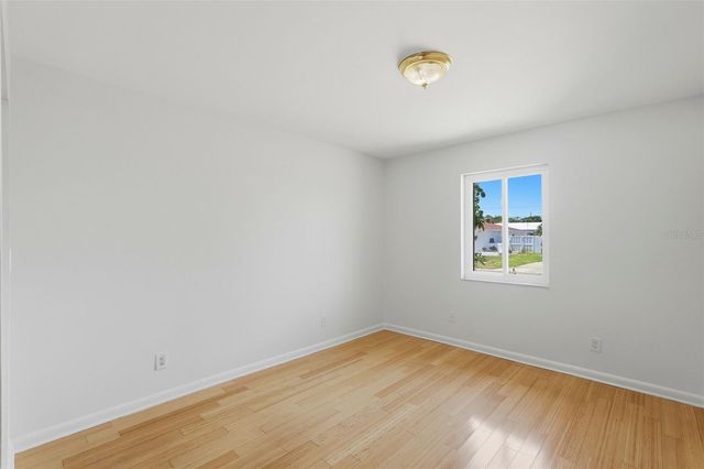 2300 S SHORE DRIVE SE, St Petersburg, FL 33705
