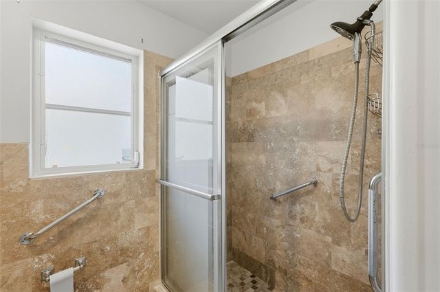 2300 S SHORE DRIVE SE, St Petersburg, FL 33705