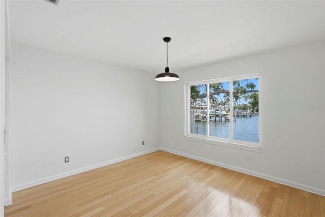 2300 S SHORE DRIVE SE, St Petersburg, FL 33705